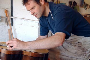 Cassical guitar luthier: Christopher Dean (UK)